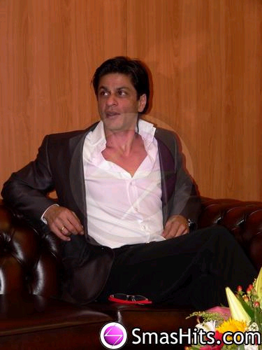 SHAHRUKH A ANTWERPEN POUR ICICI - 002