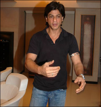 SRK ET SON BUREAU - 001