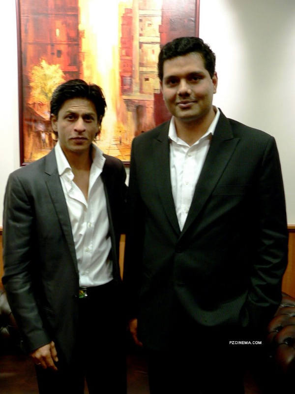 SHAHRUKH A ANTWERPEN POUR ICICI - 002