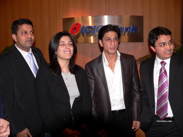 SHAHRUKH A ANTWERPEN POUR ICICI - 003