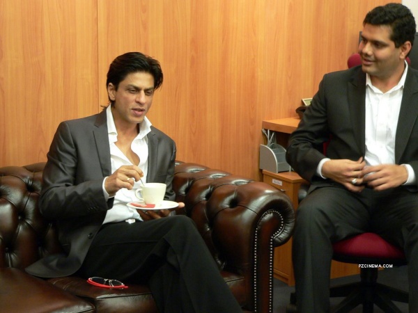 SHAHRUKH A ANTWERPEN POUR ICICI - 002