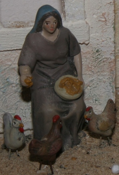 mujer con gallinas