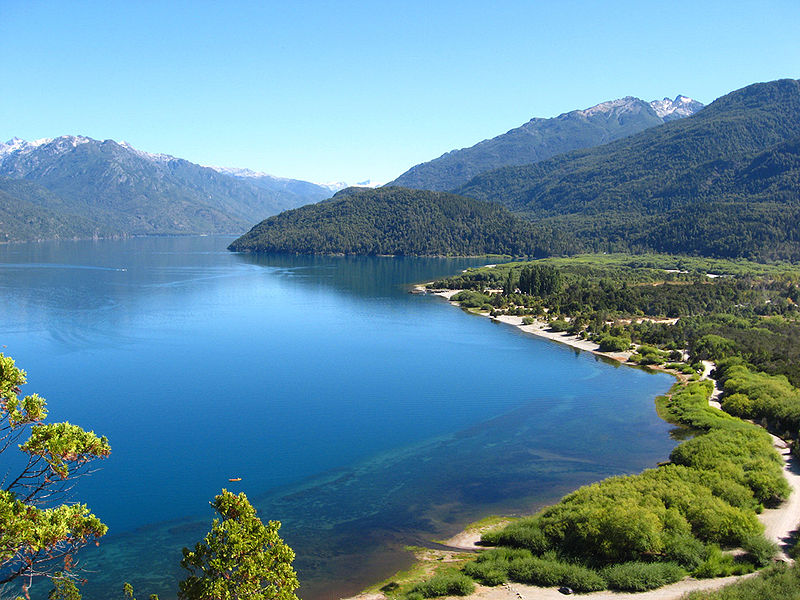 800px-puelo lake