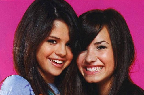 selena-demi-selena-gomez-and-demi-lovato-1694585-500-331