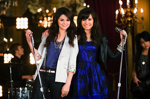 selena-gomez-demi-lovato-amas