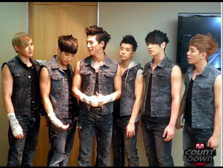 100425 2PM - Mcountdown Backstage