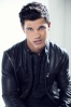 Taylor Lautner Uhq-me11