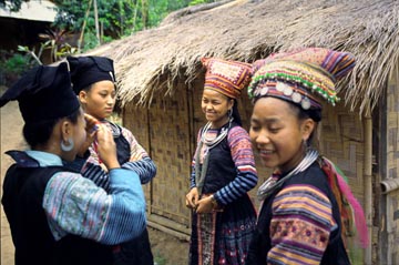 03-jeunes filles hmong dam