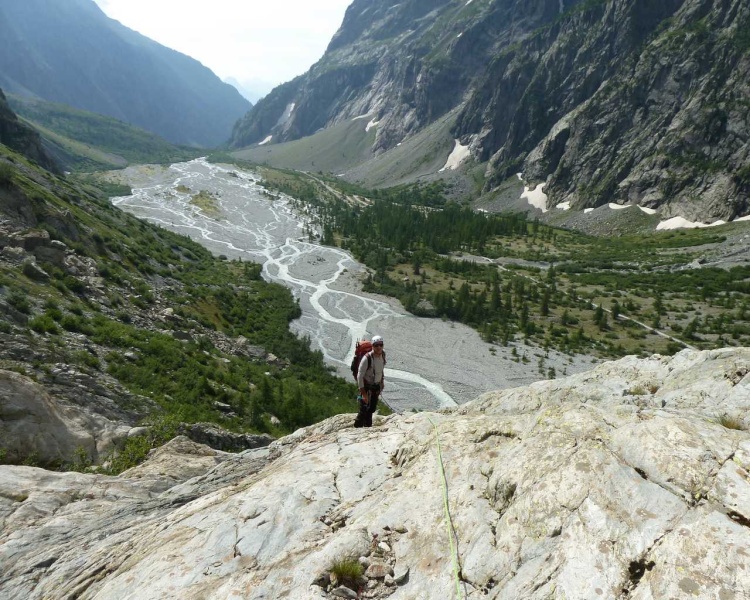 Dans les dalles de la Voie des Guides