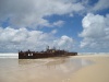 Voici une Epave de Bateau echou sur une plage a Fraser Island (Australie)